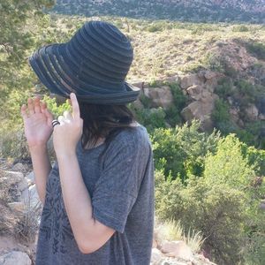 Meet your Posher, Noha